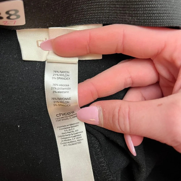 Chicos Womens Black Pants Sz 10 / 1.5 Short Stretch Slash Pockets Pull On - Picture 8 of 8